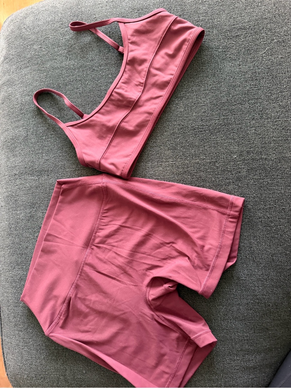 SET ACTIVE - Sportbody -Women's Sports Bra & Short Set - Burgundy/Maroon